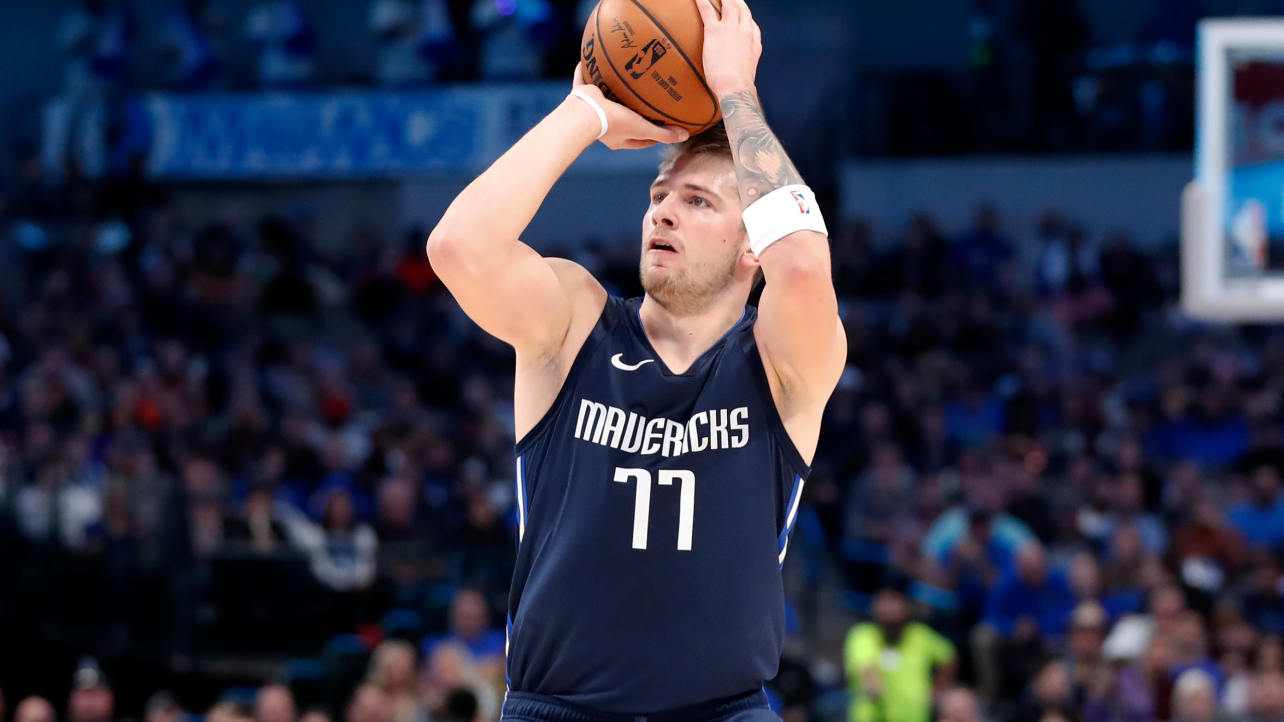 Doncic rolls with Nowitzki watching, Mavs rout Cavs 143-101 ...