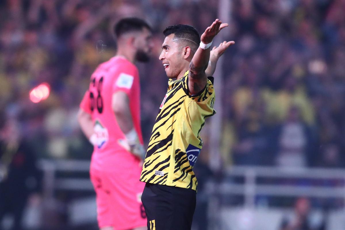 Pineda aek novibet