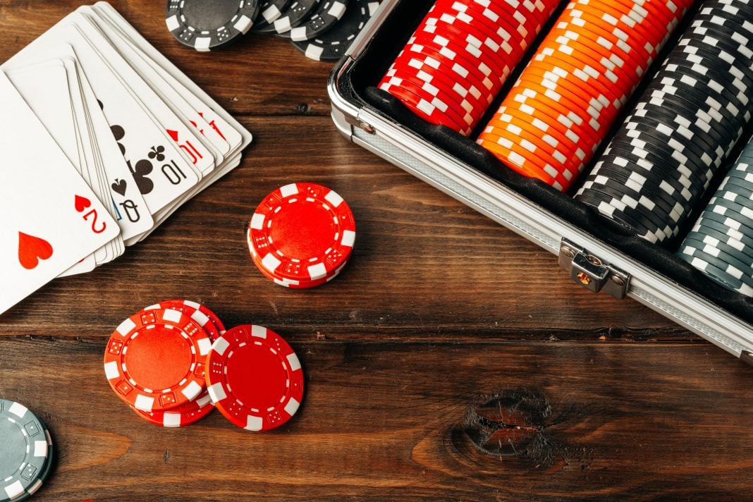 stratigiki poker