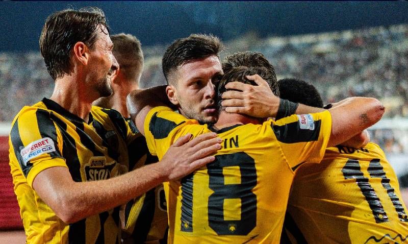 pote paizei i aek
